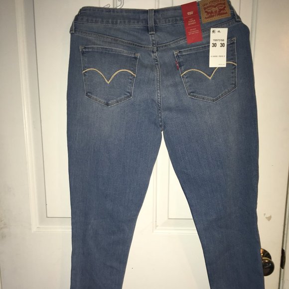 Light wash Levi jeans - Picture 3 of 3